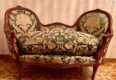 DELIZIOSO DIVANETTO STILE LUIGI FILIPPO