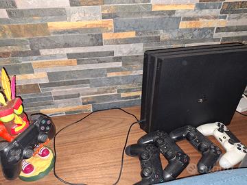 ps4 pro + visoreVR +4controller + acces. e giochi