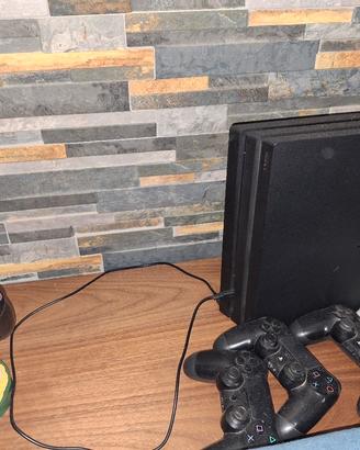 ps4 pro + visoreVR +4controller + acces. e giochi