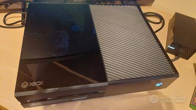 XBOX ONE + CONTROLLER con FIFA 16, 17, 18,19,20,21