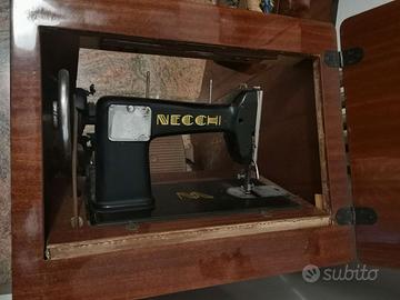 Mobiletto macchina da cucire Necchi