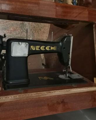 Mobiletto macchina da cucire Necchi