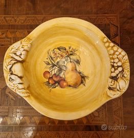 Fruttiera in ceramica decorata con manici