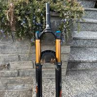 Forcella Fox 38 grip2