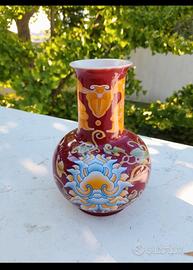 vaso cinese con decorazioni cinesi