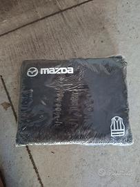 Giubbotto alta visibilità e triangolo Mazda