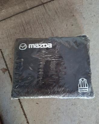 Giubbotto alta visibilità e triangolo Mazda