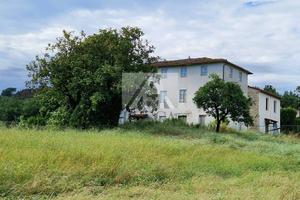 Rustico / Casale di 860 m² con più di 5 locali a L
