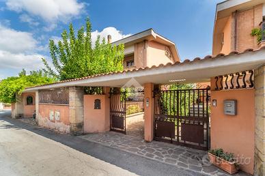 CASA SEMINDIPENDENTE A ROMA