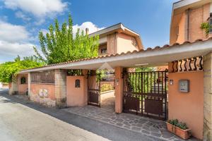 CASA SEMINDIPENDENTE A ROMA