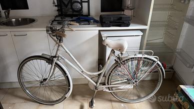 Bici da donna bianca vintage