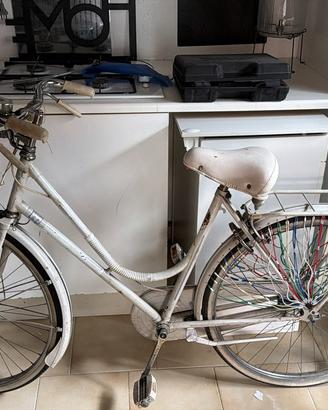 Bici da donna bianca vintage