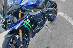 Yamaha r1