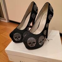 Scarpe nr 37 nere con teschi tacco alto