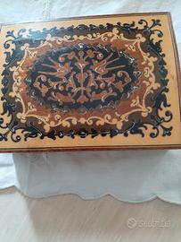 scatola legno intaglio all'italiana 