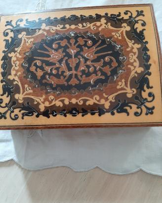 scatola legno intaglio all'italiana 