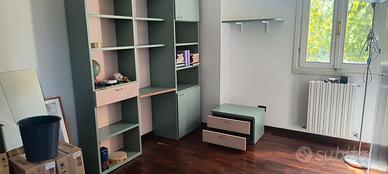 Libreria e comodino abbinati 
