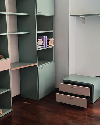 Libreria e comodino abbinati 
