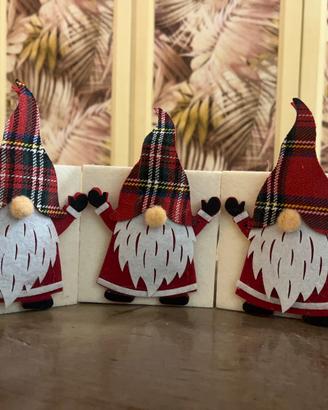 Decorazioni bianche in feltro