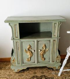 mobiletto vintage rivisitato con rotelle