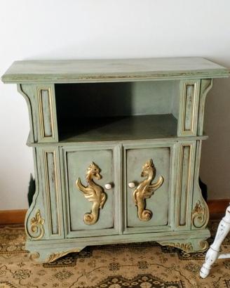 mobiletto vintage rivisitato con rotelle