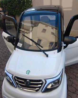 Auto scooter elettrico per anziani o disabili