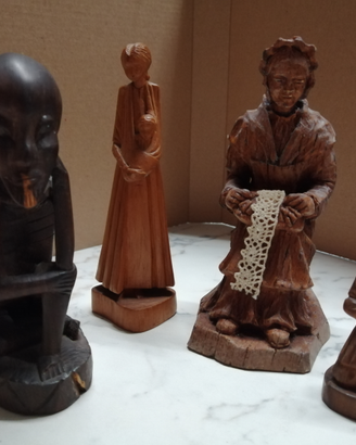 Statuette in legno
