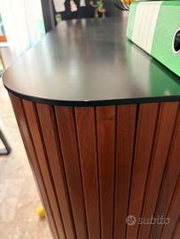 Mobile in noce modello Spiga, piano top nero