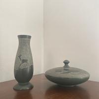 Set decorativo etnico: vaso e contenitore inciso