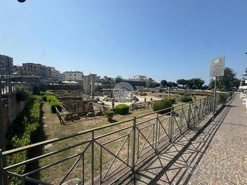 2 LOCALI A POZZUOLI
