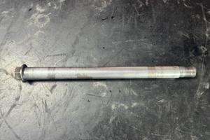 Perno ruota posteriore hm 50