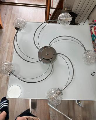 Lampadario in acciaio moderno