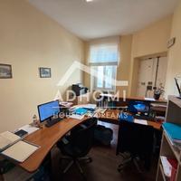 Trivano uso ufficio, anche cambio destinazione uso