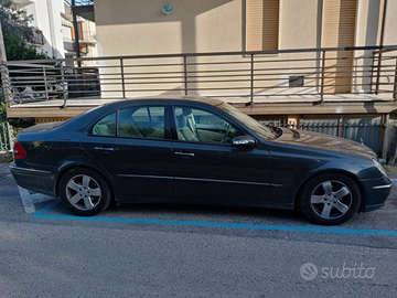 Auto ben tenuta in perfette condizioni
