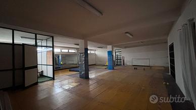 Locale seminterrato uso magazzino, deposito