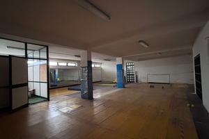 Locale seminterrato uso magazzino, deposito