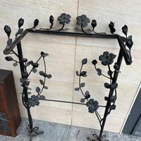 Oggetto in ferro battuto fatto a mano