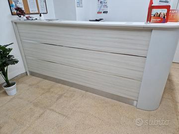 scrivania reception FRONT OFFICE ad angolo