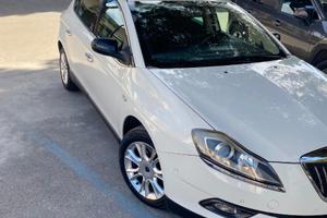 Lancia delta argento