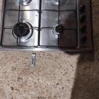 cucina 4 fuochi e lavello con ripiano acciaio