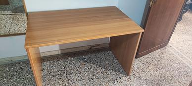 scrivania studio color ciliegio