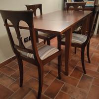 tavolo e sedie in legno 