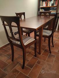 tavolo e sedie in legno 