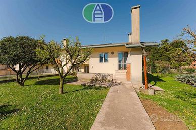 MARTELLAGO BIFAMILIARE 3 CAMERE CON 800 MQ DI SCOP