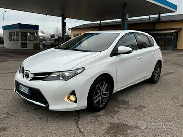 Toyota Auris 2015