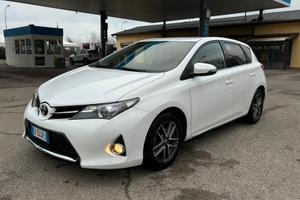Toyota Auris 2015