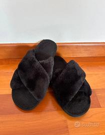 Ciabatte con il pelo nere nuove - Taglia 40/41