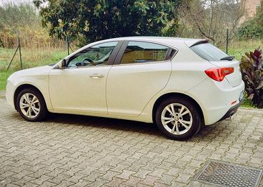 Alfa Romeo Giulietta Turbo Distinctive 1.4 Bifuel