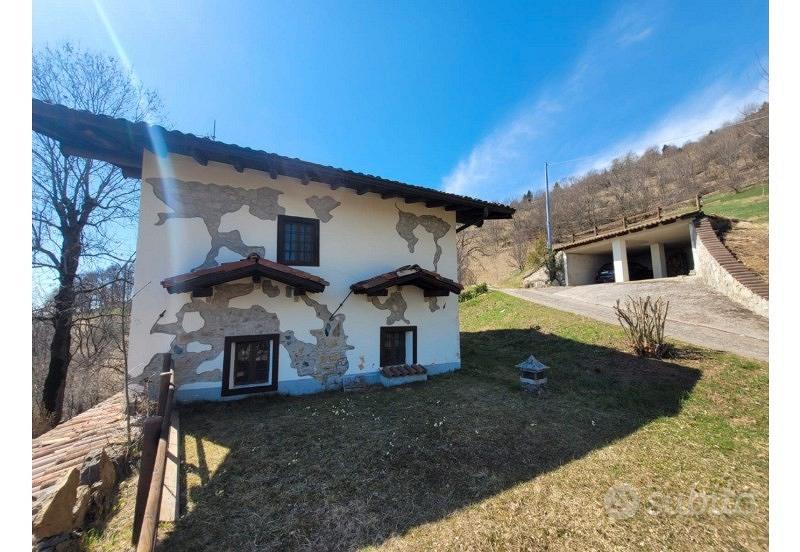 Cascinale con 3 box e terreno di proprietà - Vista 2