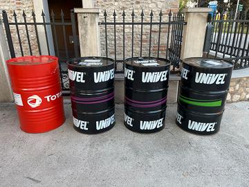 Bidoni olio 200 litri tavoli bar bevi in piedi